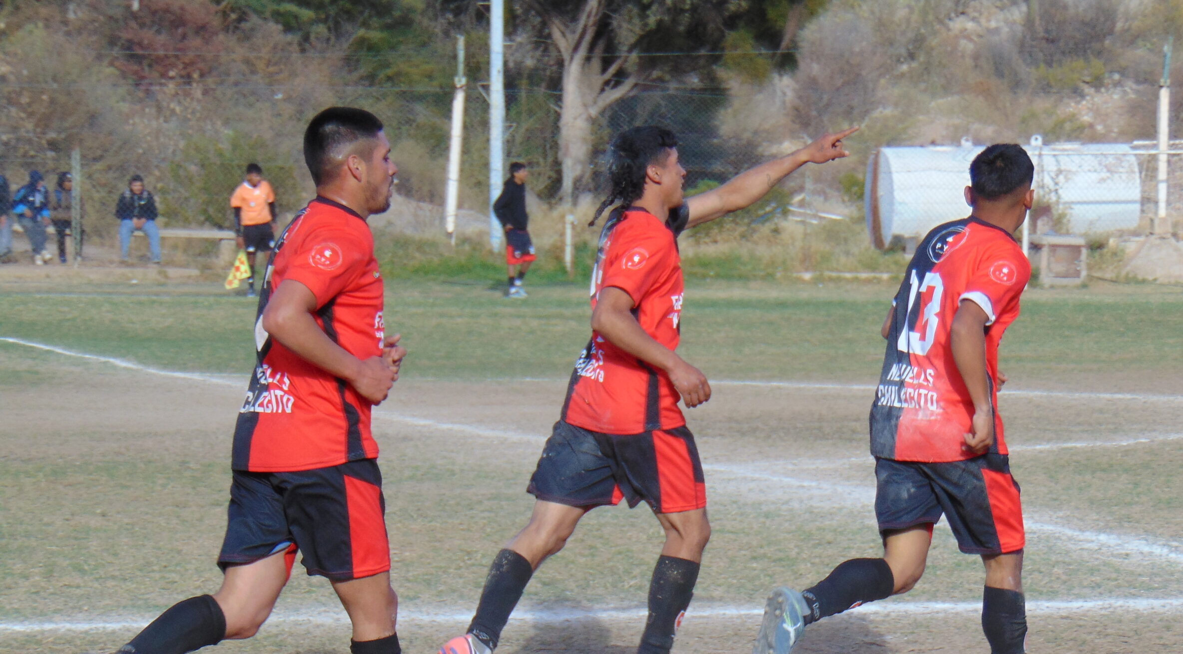 FÚTBOL LIGA – 17º FECHA: EL NEWELL´S DE LA CIUDAD LE  CORTÓ LA” RACHA” GANADORA DE JOAQUÍN