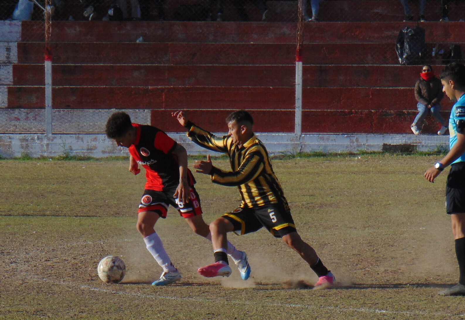 FÚTBOL LIGA – 17º FECHA: EL MIRASOL VENCIÓ AL ROJINEGRO DE SAÑOGASTA, Y SIGUE VIVO