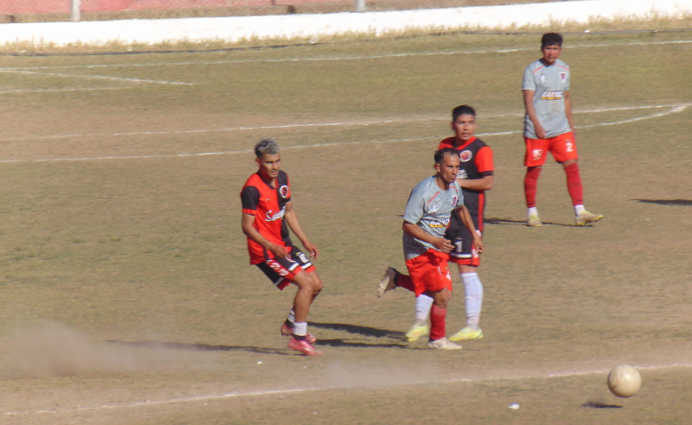 FÚTBOL LIGA – 18ª FECHA: EL ROJO GANÓ Y JUGARÁ EL REPECHAJE