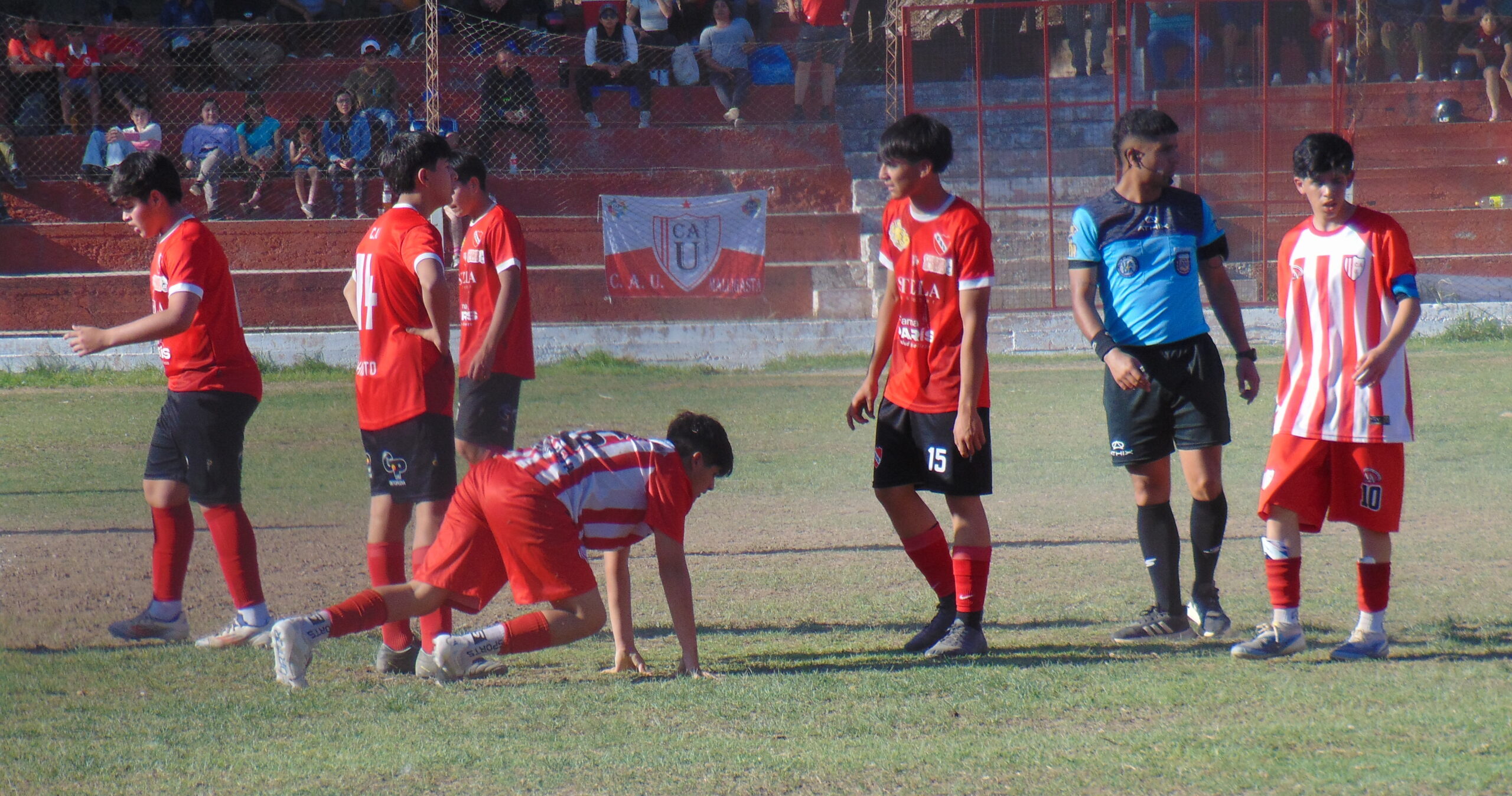 FÚTBOL DE INFERIORES: EL ROJO EN SEXTA Y NEWELL´S DE SAÑOGASTA EN SÉPTIMA SACARON MÍNIMA “VENTAJA” EN LA FINAL DE IDA DE FASE