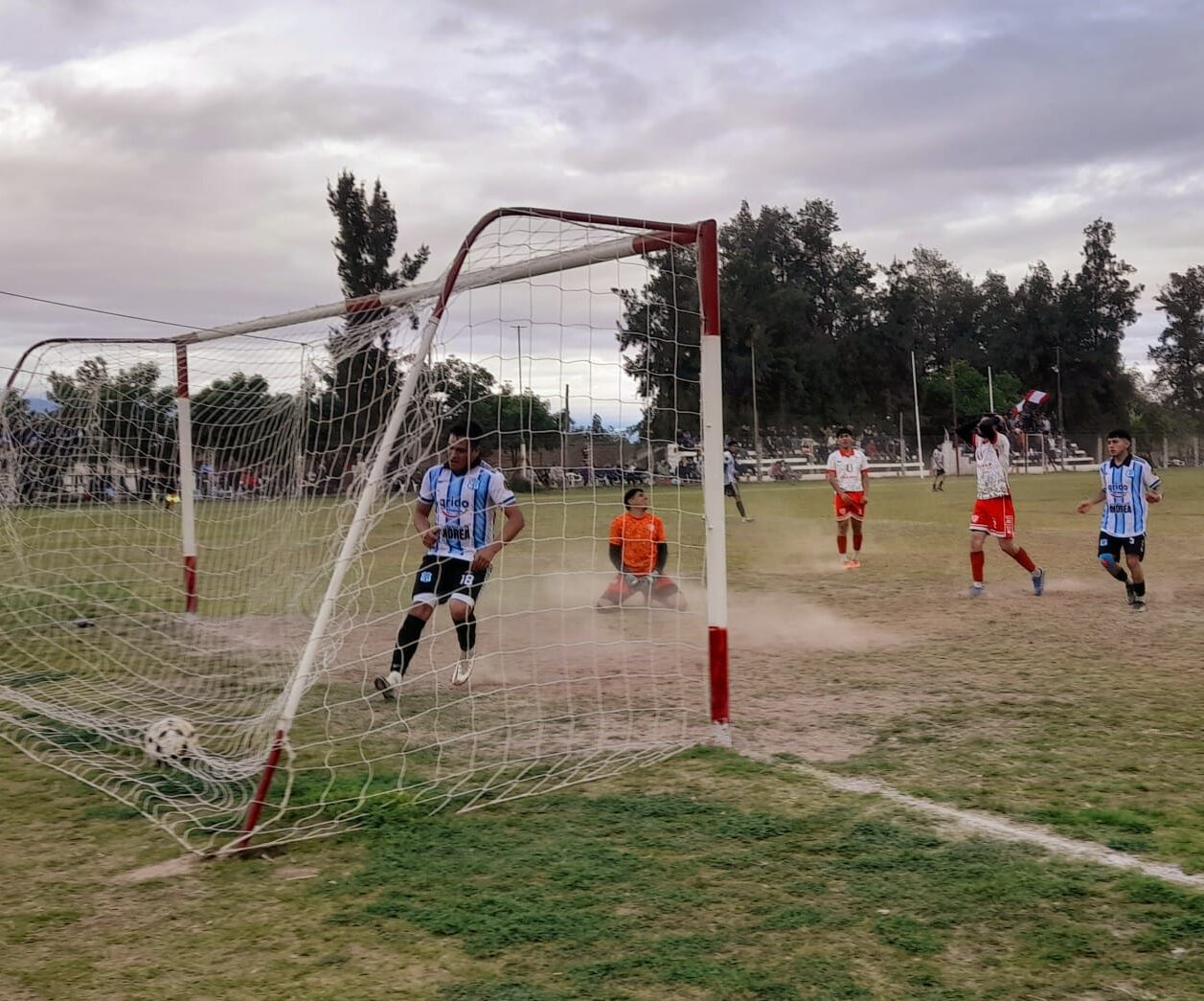 FÚTBOL CHILECITEÑO: JOAQUÍN REACCIONÓ A TIEMPO ANTE UNIÓN