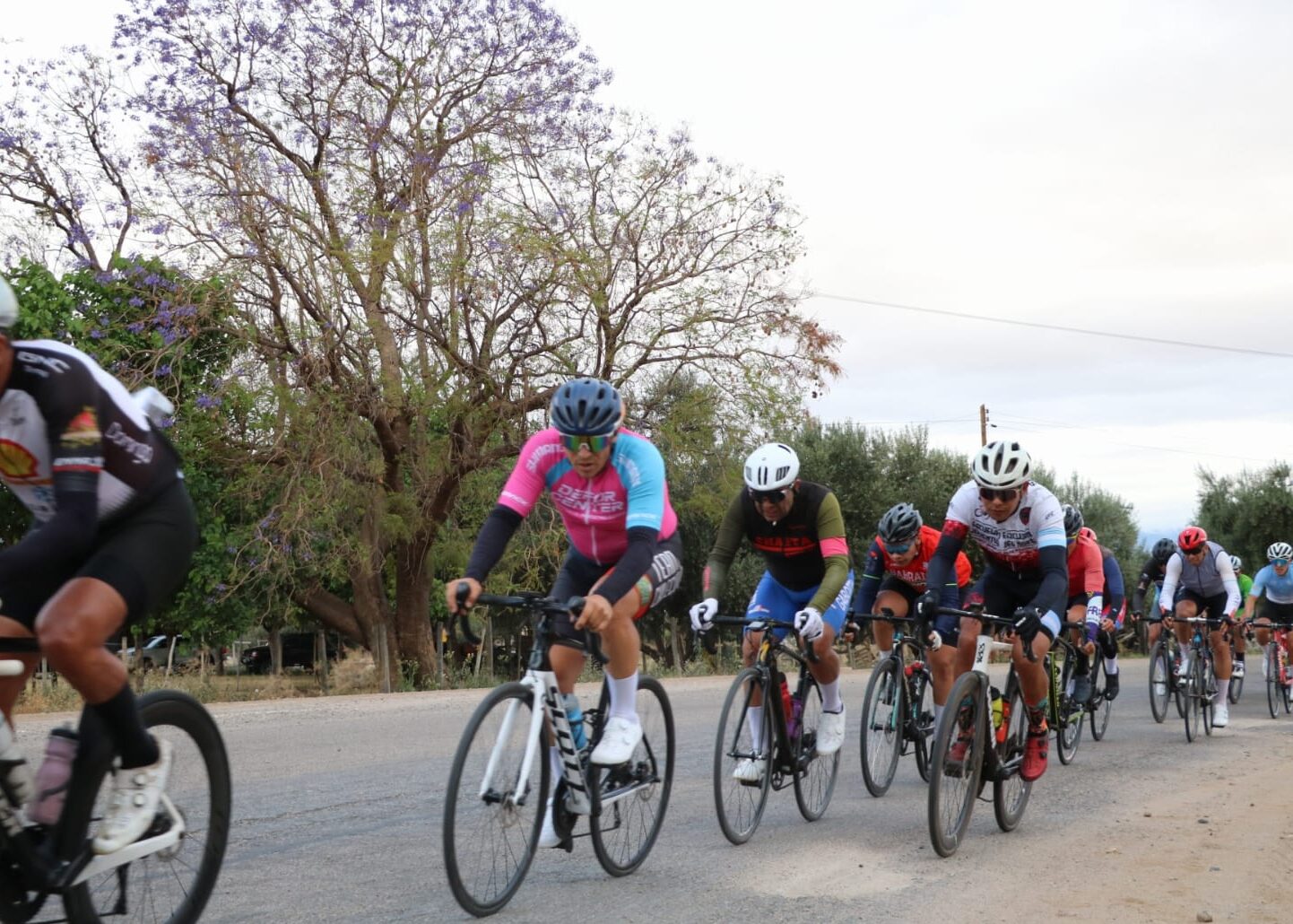 CICLISMO: EL CHAMICALENSE MARTÍNEZ SE LLEVÓ EL HOMENAJE A “COLA” AGUIRRE