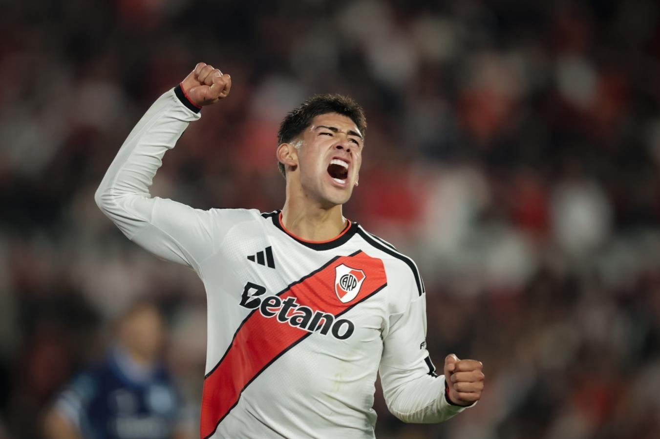 RIVER SE IMPUSO A RACING EN EL MONUMENTAL Y ESPERA POR EL SUPERCLÁSICO