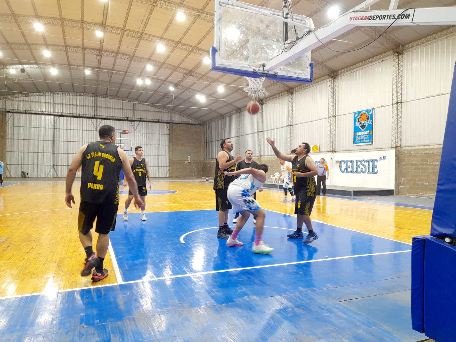 BÁSQUET CHILECITEÑO: LA VIEJA ESCUELA SIGUE IMPARABLE EN LA CIMA