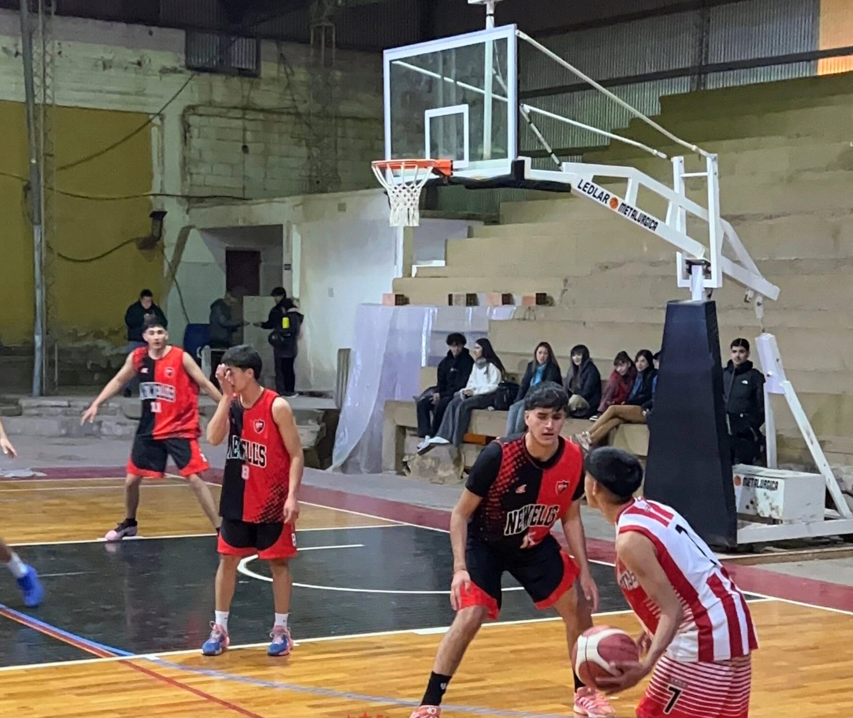 BÁSQUET: NEWELL´S GOLEÓ A NONOGASTA EN EL ADELANTADO DE LA OCTAVA