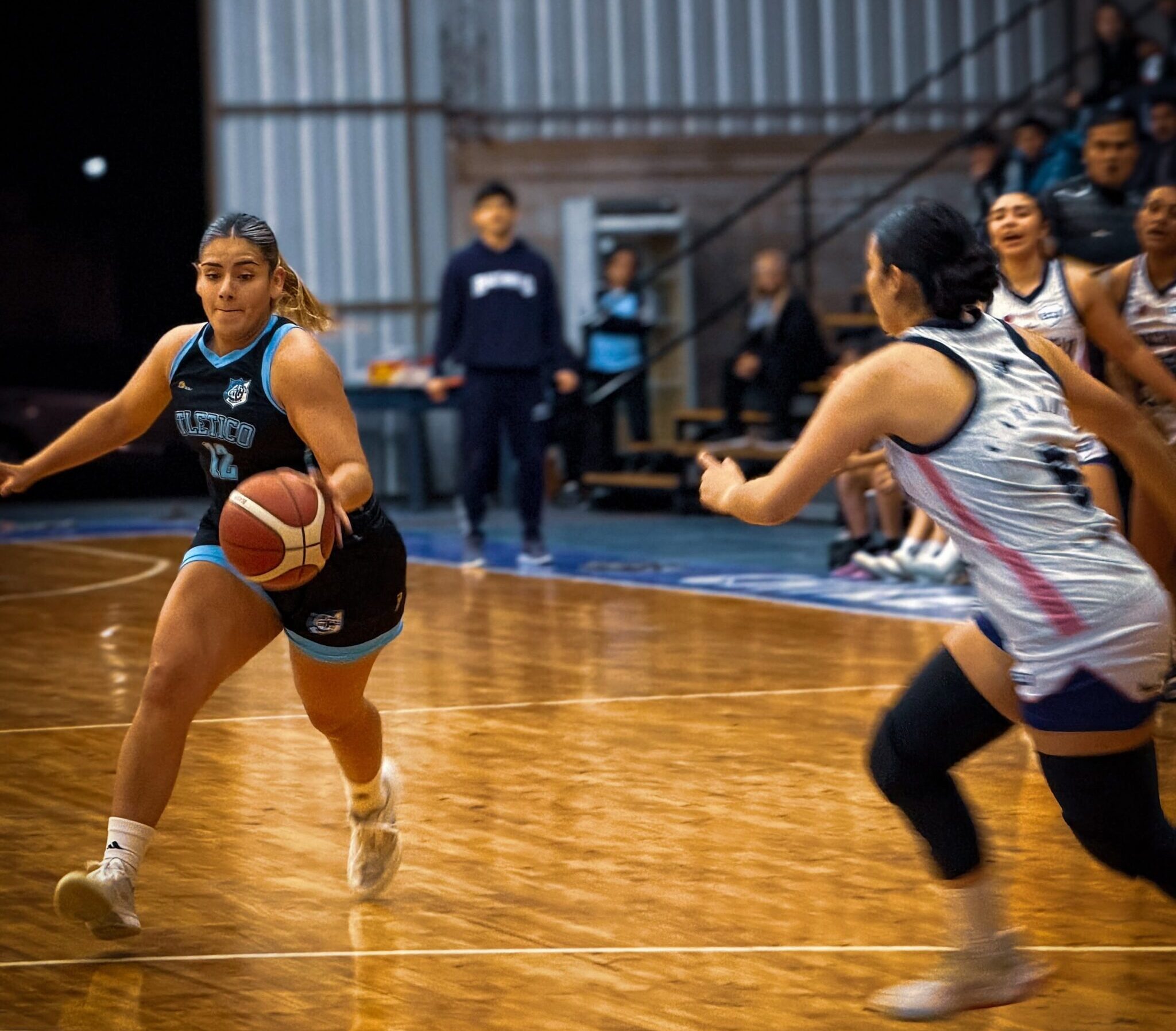 BASQUET FEMENINO: TRIUNFAZO DE ATLÉTICO ANTE RIACHUELO EN LA SEMIFINAL DE IDA