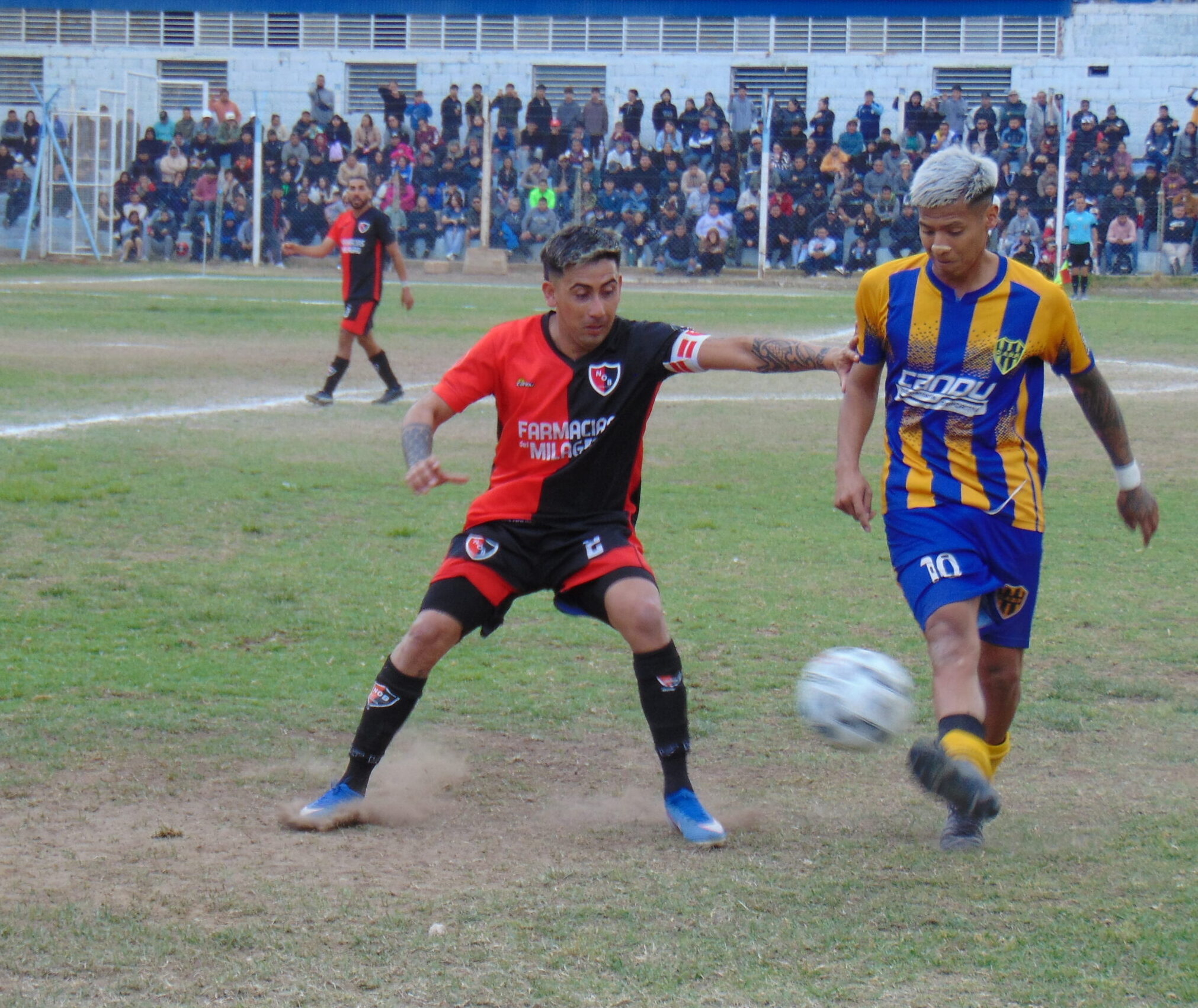 FÚTBOL CHILECITEÑO: POBRE EMPATE EN EL CLÁSICO ENTRE NEWELL´S Y DEFENSORES